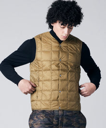 KHAKI／Model Height 180cm／Wearing Size M