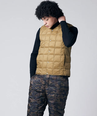 KHAKI／Model Height 180cm／Wearing Size M