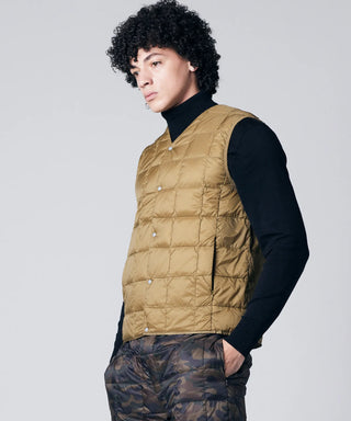 KHAKI／Model Height 180cm／Wearing Size M