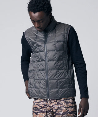 KHAKI／Model Height 184cm／Wearing Size M