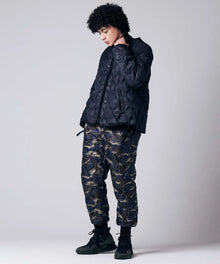 BLACK／Model Height 180cm／Wearing Size M