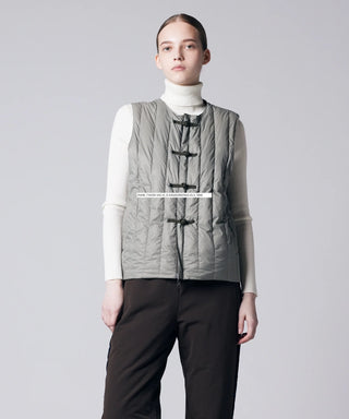 D.SAGE GREEN×D.OLV／Model Height 170cm／Wearing Size XS