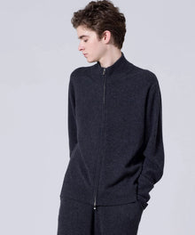 CHARCOAL / Model Height 182cm / Wearing Size M