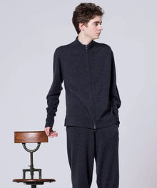 CHARCOAL / Model Height 182cm / Wearing Size M