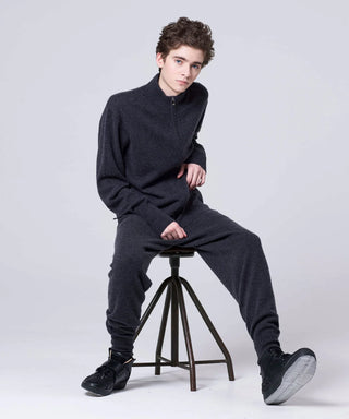 CHARCOAL / Model Height 182cm / Wearing Size M