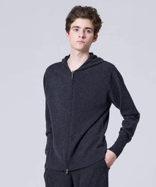 CHARCOAL / Model Height 182cm / Wearing Size M