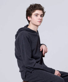 CHARCOAL / Model Height 182cm / Wearing Size M