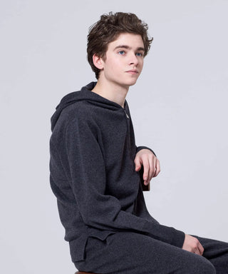 CHARCOAL / Model Height 182cm / Wearing Size M