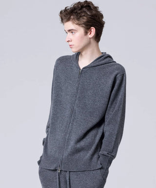 GRAY / Model Height 182cm / Wearing Size M