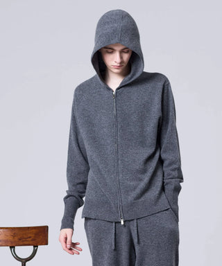 GRAY / Model Height 182cm / Wearing Size M