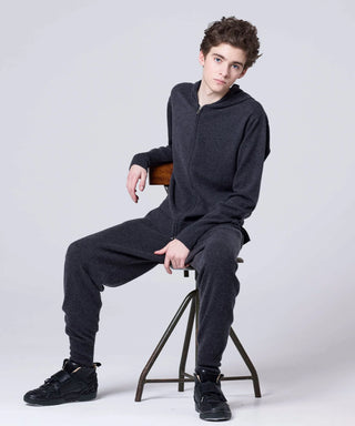 CHARCOAL / Model Height 182cm / Wearing Size M