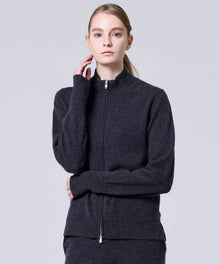 CHARCOAL / Model Height 171cm / Wearing Size S