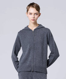 GRAY / Model Height 171cm / Wearing Size S