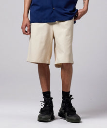 OFF WHITE／Model Height 181cm／Wearing Size M
