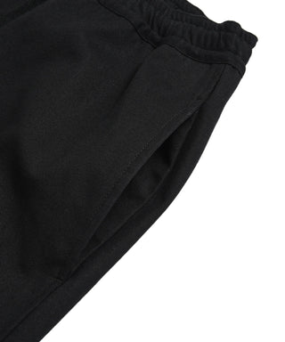 Pockets on the left and right hips