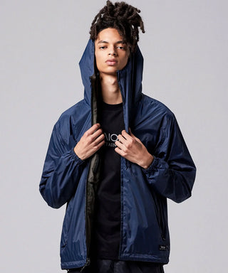 DARK OLIVE×DARK NAVY（back side）／Model Height 181cm／Wearing Size M