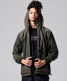 DARK OLIVE×DARK NAVY（front side）／Model Height 181cm／Wearing Size M