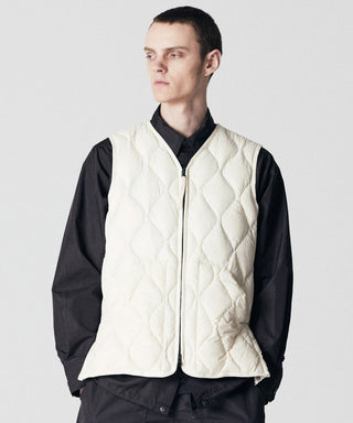 OFF WHITE／Model Height 178cm／Wearing Size M