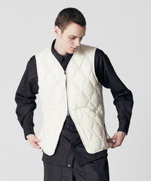 OFF WHITE／Model Height 178cm／Wearing Size M