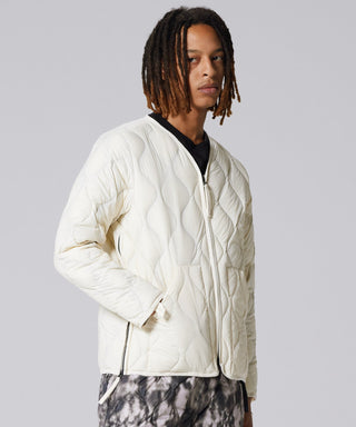 OFF WHITE／Model Height 179cm／Wearing Size M