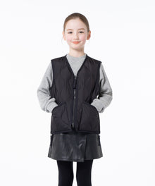 BLACK／Model Height 135cm／Wearing Size 140