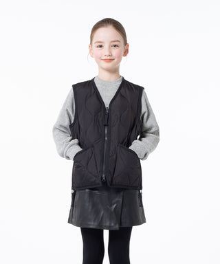 BLACK／Model Height 135cm／Wearing Size 140