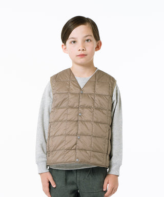 KHAKI／Model Height 132cm／Wearing Size 140