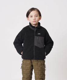 BLACK×BLACK／Model Height 132cm／Wearing Size 140
