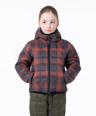 CHECK(BLK/RED)×BLACK／Model Height 135cm／Wearing Size 140