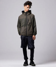 DARK OLIVE×DARK NAVY（back side）／Model Height 181cm／Wearing Size M