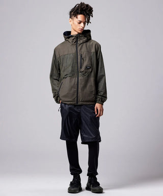 DARK OLIVE×DARK NAVY（back side）／Model Height 181cm／Wearing Size M