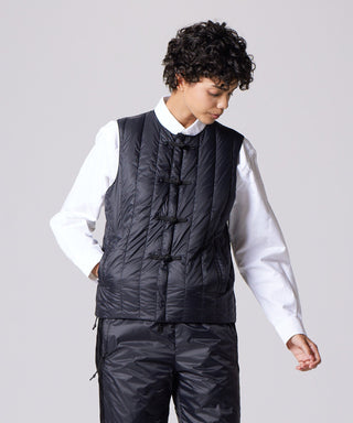 BLACK×BLACK／Model Height 172cm／Wearing Size XS（FRONT SIDE）